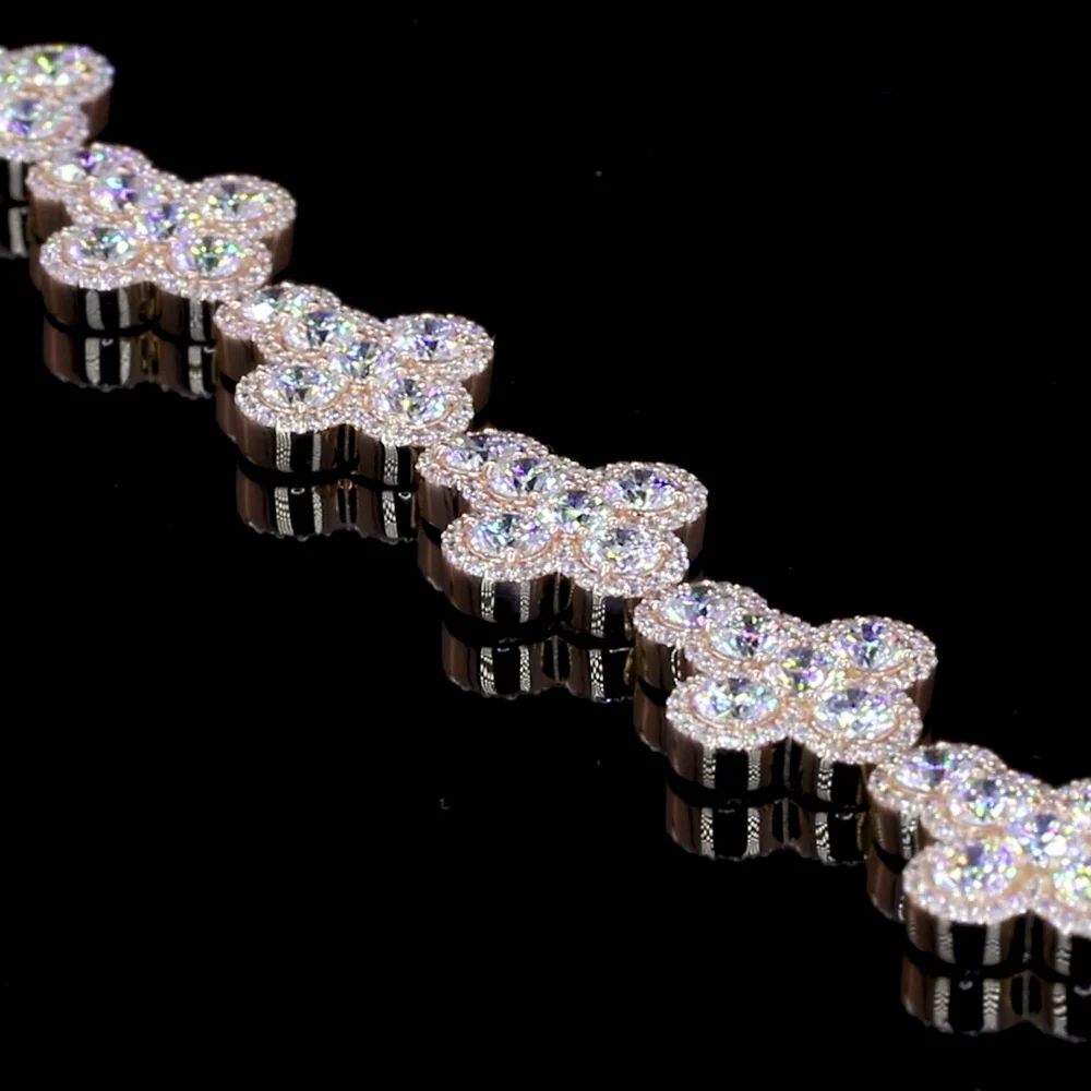 14K Rose Gold Quatrefoil Motif Bracelet with 16.09 Carats of Lab-Grown Brilliant Cut E-VS1 Diamonds - Covaloro Fine Jewelry - Image 3