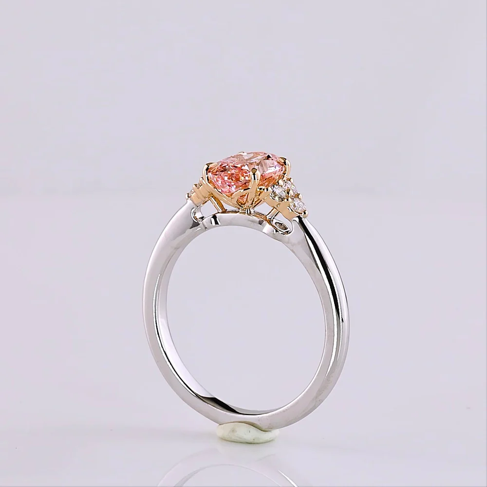 14K Two Tone Oval Cut Fancy Vivid Pink Lab Diamond Ring with Brilliant White Accent Diamonds - 1.65 Carat Total Weight (IGI Certified) - Covaloro Fine Jewelry - Image 3