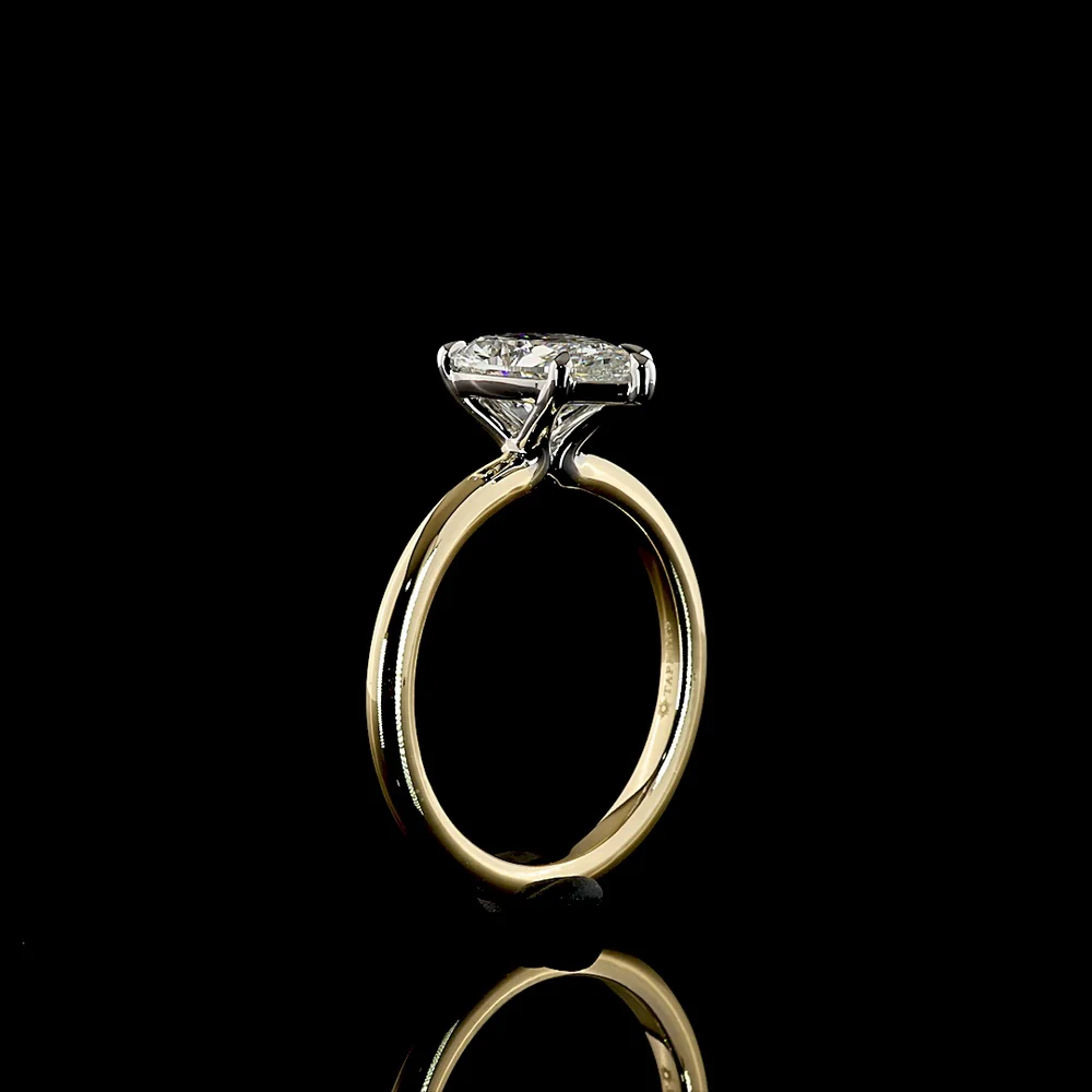 14K Two Tone Pear Shape Solitaire Ring with 2.00 Carat E-F VVS2 Lab-Grown Diamond - IGI Certified - Covaloro Fine Jewelry - Image 4
