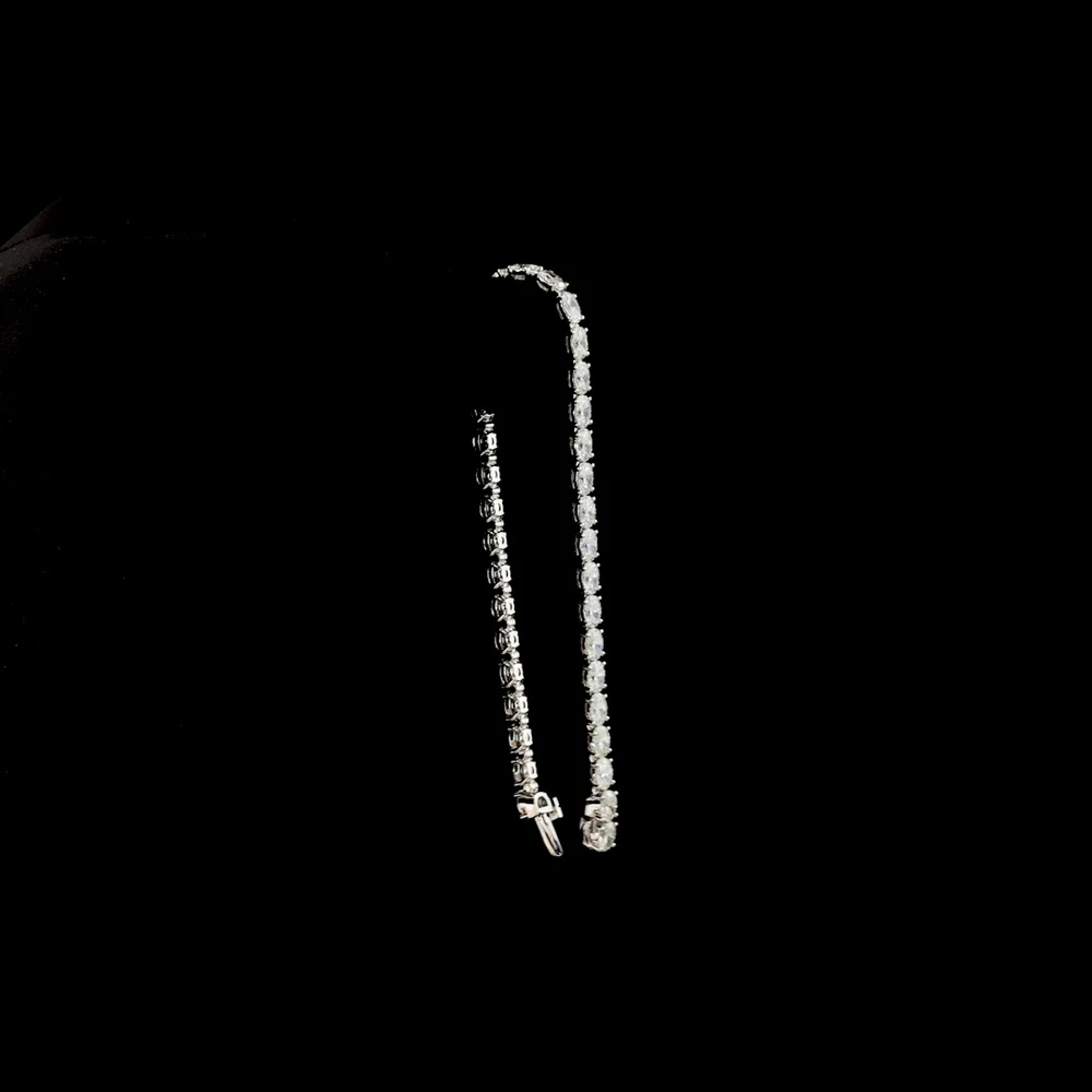14K White Gold 7.70 Carat East-West Oval Diamond Tennis Bracelet with 36 Natural E-F VS+ Stones - Covaloro Fine Jewelry - Image 3