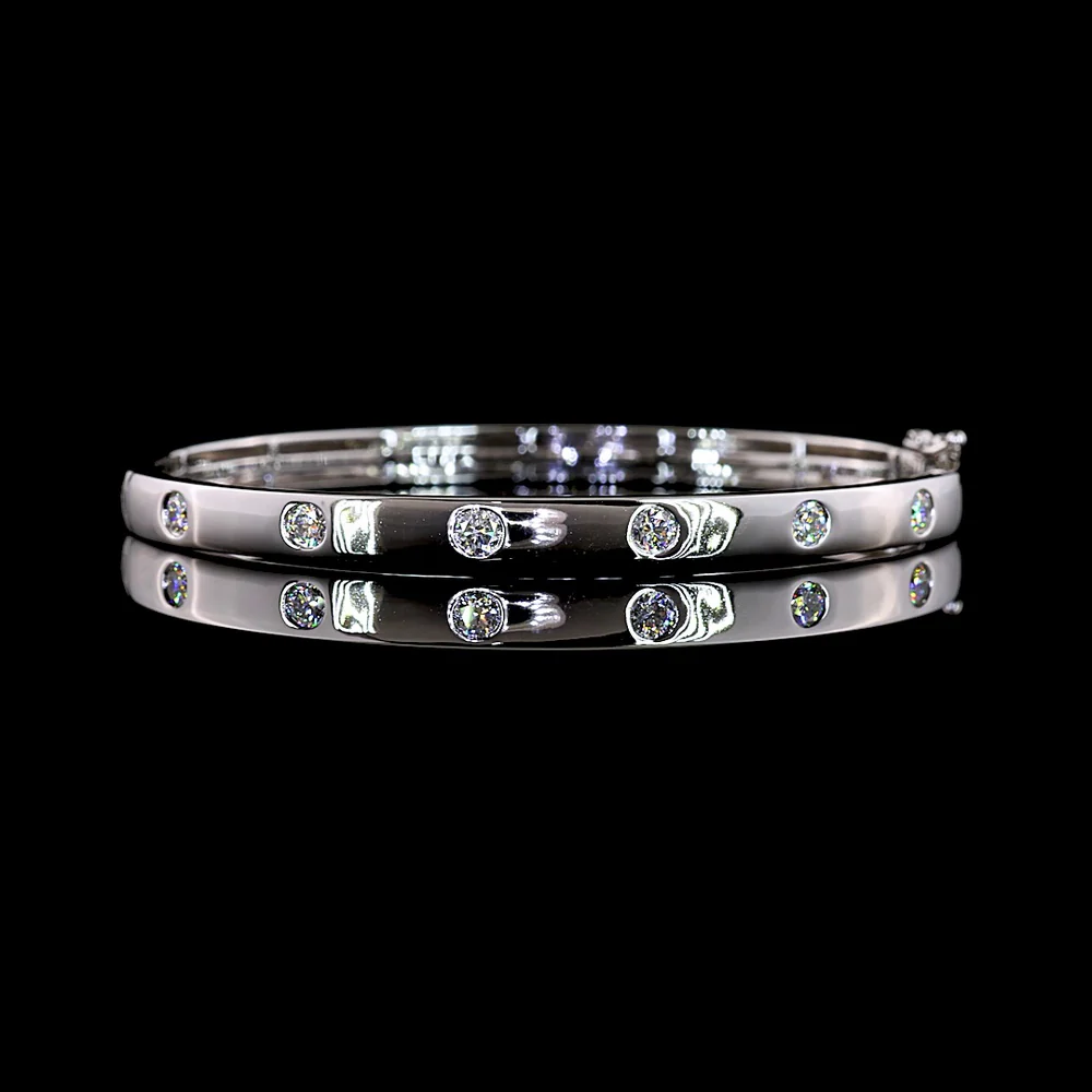 14K White Gold Bangle Bracelet with 7 Flush-Set Round Lab Diamonds - 0.68 Carat Total Weight - Covaloro Fine Jewelry
