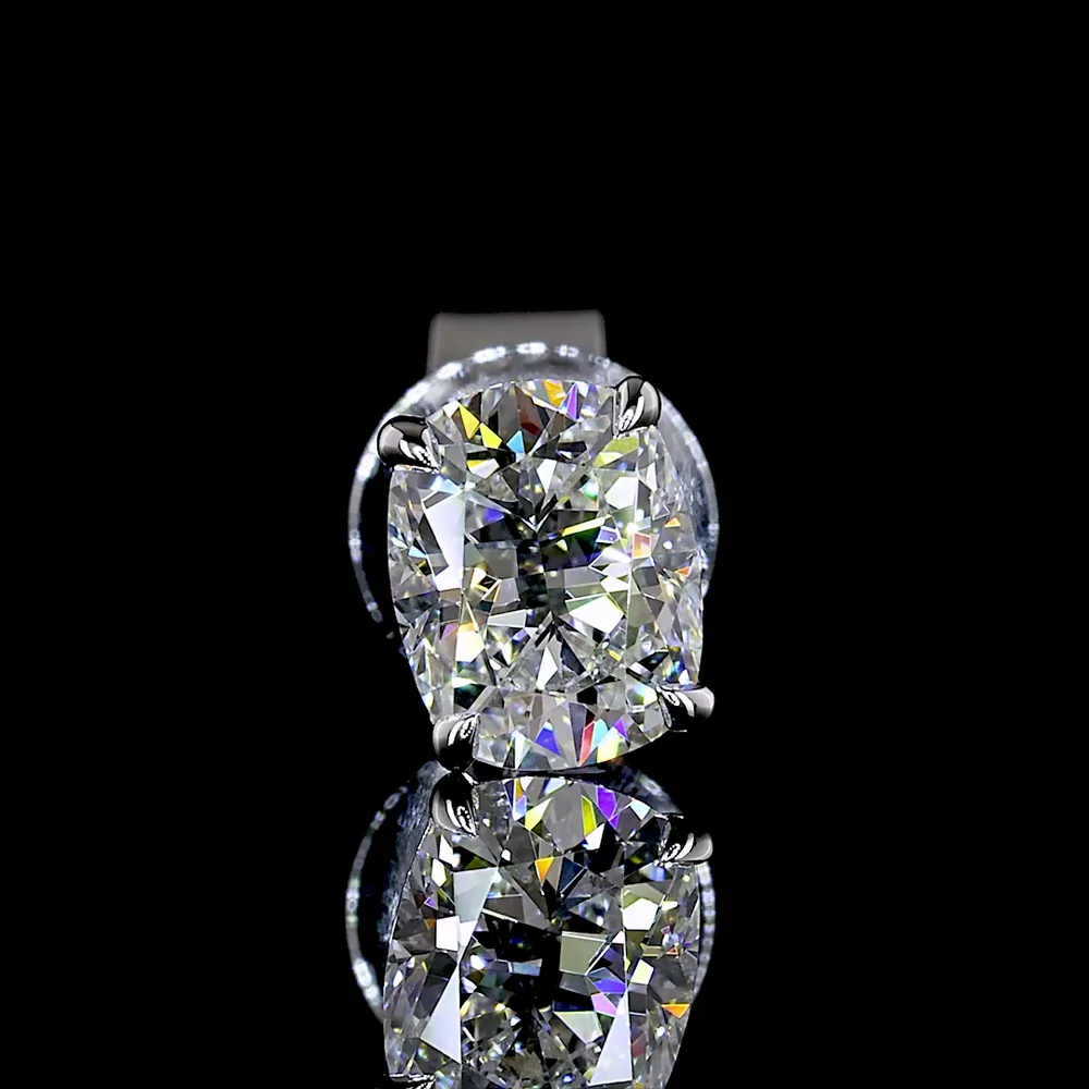 14K White Gold Cushion Brilliant Cut Lab Diamond Stud Earrings - 1.06 Total Carat Weight, D VVS2 Clarity, IGI Certified - Covaloro Fine Jewelry - Image 3