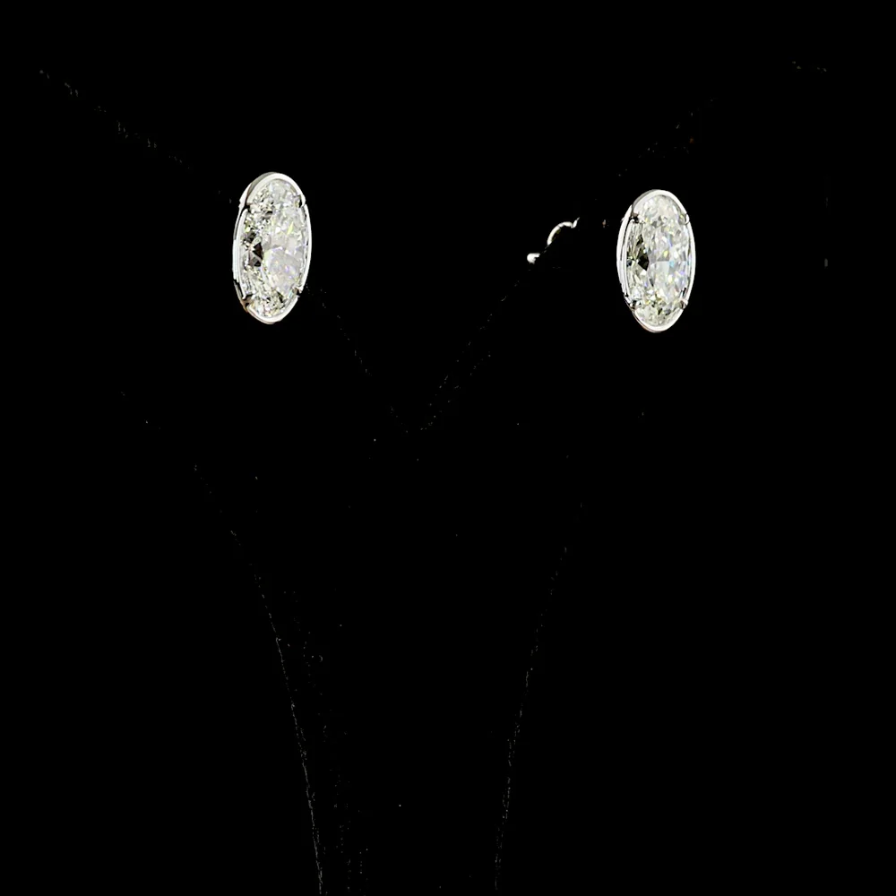 14K White Gold Oval Cut Lab Diamond Stud Earrings with Bezel-Prong Setting - 4.07 Carat Total Weight, E-F VS2 - Covaloro Fine Jewelry - Image 3