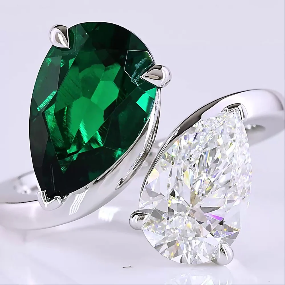 14K White Gold Pear Shaped Toi et Moi Ring with 1.75 Carats Lab-Grown Emerald and Lab-Grown Diamond in E VVS2 Quality - Covaloro Fine Jewelry - Image 2