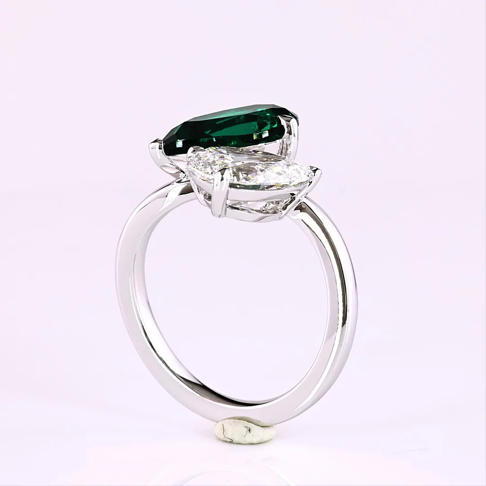14K White Gold Pear Shaped Toi et Moi Ring with 1.75 Carats Lab-Grown Emerald and Lab-Grown Diamond in E VVS2 Quality - Covaloro Fine Jewelry - Image 3