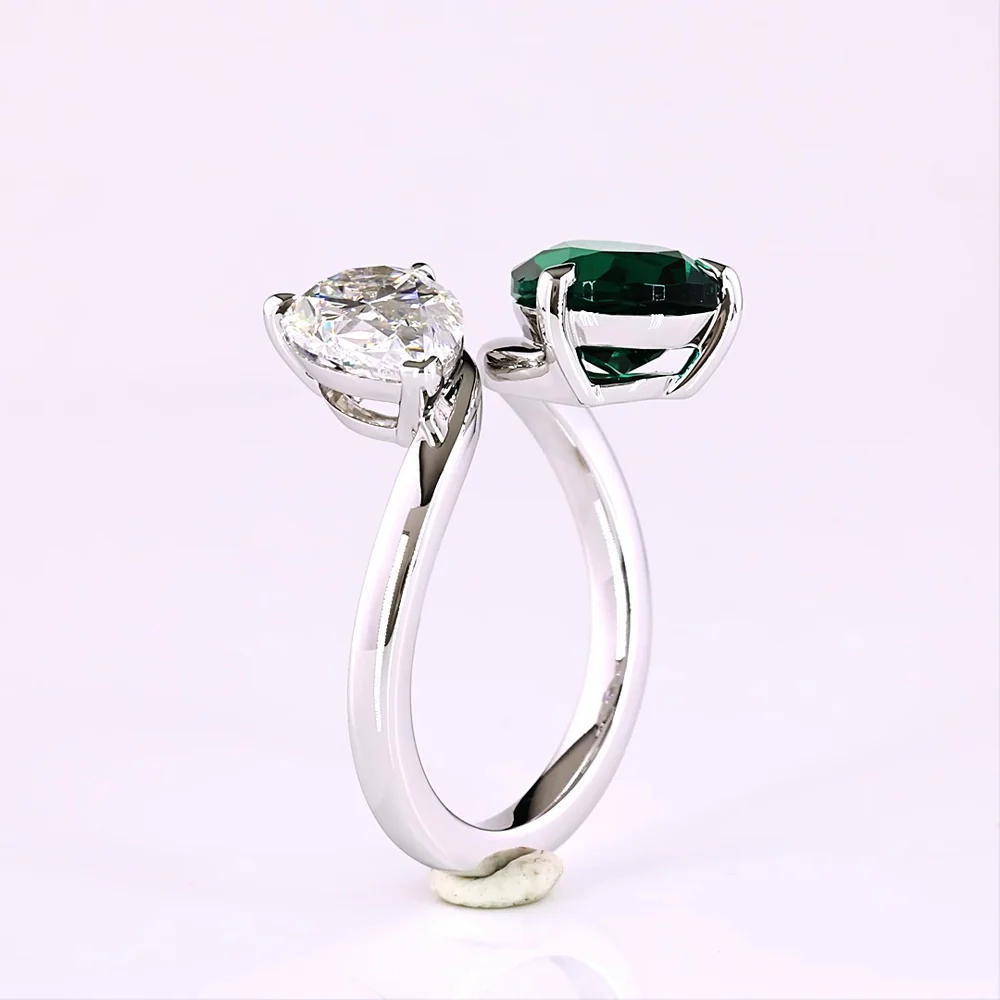 14K White Gold Pear Shaped Toi et Moi Ring with 1.75 Carats Lab-Grown Emerald and Lab-Grown Diamond in E VVS2 Quality - Covaloro Fine Jewelry - Image 4