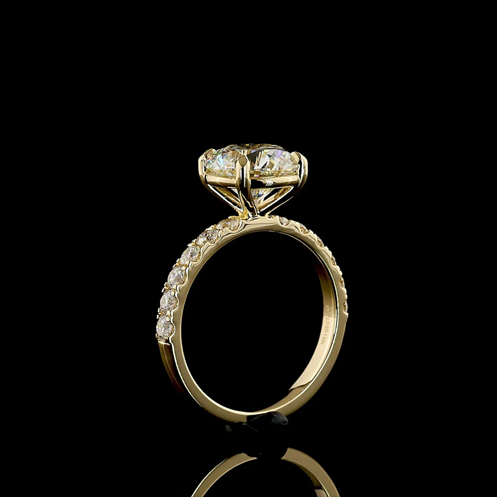 14K Yellow Gold 3.61 Carat Total Weight Round Brilliant Lab Diamond Solitaire Shank Ring with E-VVS2 Center and 12 Accent Stones - IGI Certified - Covaloro Fine Jewelry - Image 4