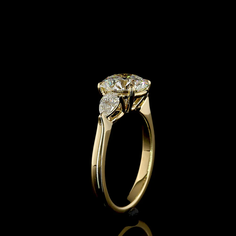 14K Yellow Gold 3-Stone Ring with 2.27 Carats Round Brilliant E VVS2 Lab Diamond and 0.44 Carats Pear Shape Side Stones - 2.71 Total Carat Weight - Covaloro Fine Jewelry - Image 4