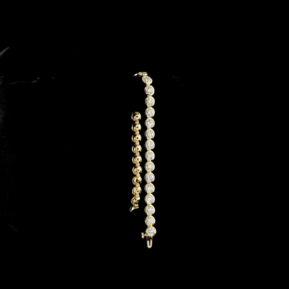14K Yellow Gold 7.5" Tennis Bracelet with 31 Bezel-Set Round Brilliant Natural Diamonds - 10.35 Carat Total Diamond Weight - Covaloro Fine Jewelry - Image 3