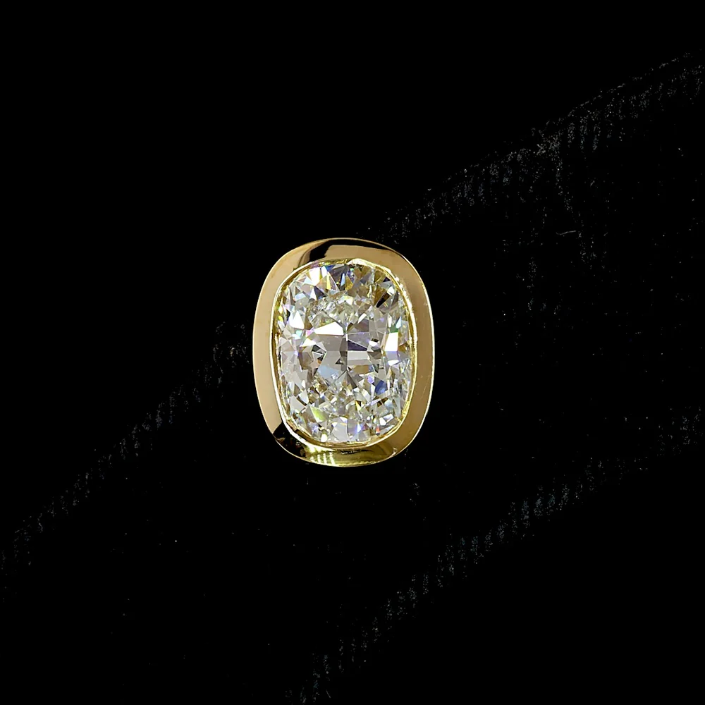14K Yellow Gold Cushion Brilliant Bezel Set Lab Diamond Stud Earrings - 4.09 Carat Total Weight, D VVS2 IGI Certified - Covaloro Fine Jewelry - Image 2