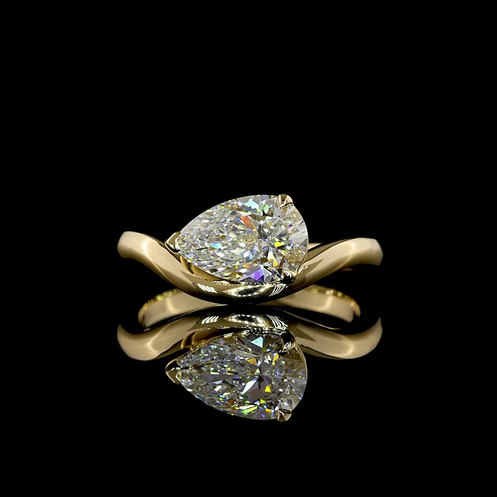 14K Yellow Gold East-West Pear Shape Lab Diamond Solitaire Ring - 1.02 Carat E VVS2 IGI Certified - Covaloro Fine Jewelry
