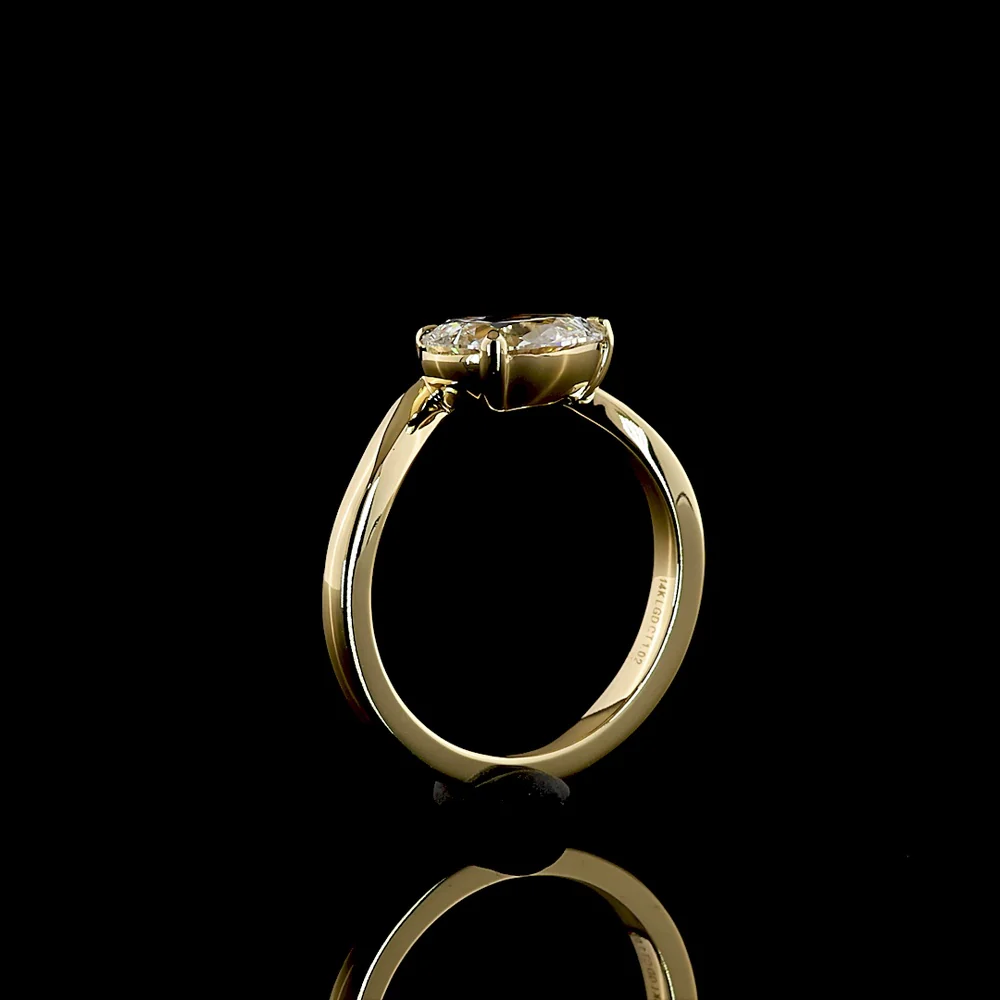 14K Yellow Gold East-West Pear Shape Lab Diamond Solitaire Ring - 1.02 Carat E VVS2 IGI Certified - Covaloro Fine Jewelry - Image 4