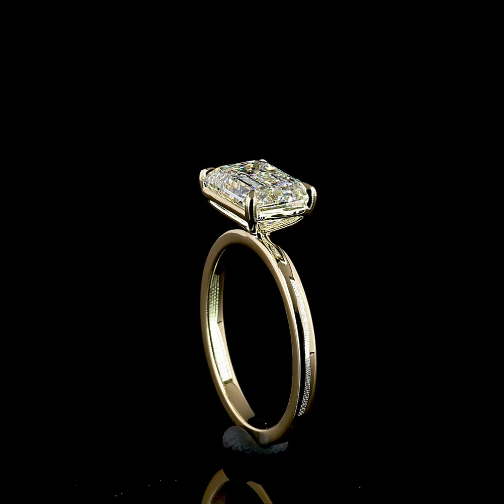 14K Yellow Gold East-West Solitaire Ring with 3.10 Carat Emerald Cut Lab Diamond - E VVS2 IGI Certified - Covaloro Fine Jewelry - Image 3