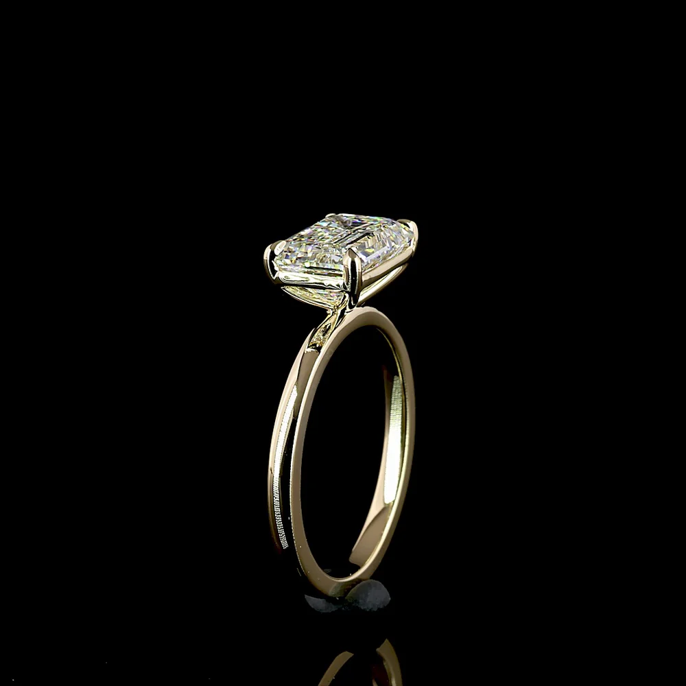 14K Yellow Gold East-West Solitaire Ring with 3.10 Carat Emerald Cut Lab Diamond - E VVS2 IGI Certified - Covaloro Fine Jewelry - Image 4