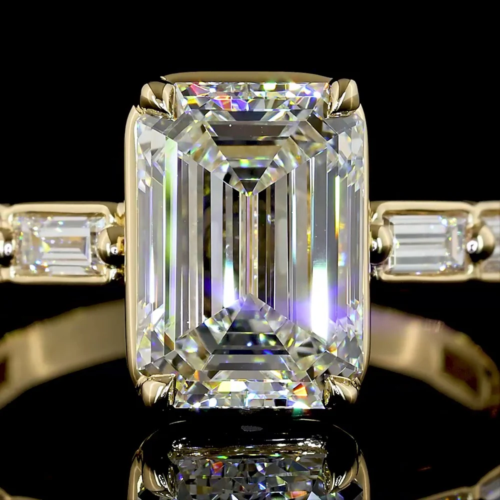 14K Yellow Gold Emerald Cut Lab Diamond Ring with Baguette Side Stones - 3.14 Total Carat Weight, E-F VVS2, IGI Certified - Covaloro Fine Jewelry - Image 2