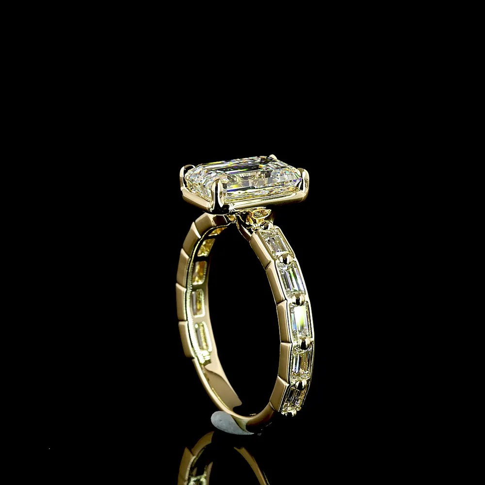 14K Yellow Gold Emerald Cut Lab Diamond Ring with Baguette Side Stones - 3.14 Total Carat Weight, E-F VVS2, IGI Certified - Covaloro Fine Jewelry - Image 3