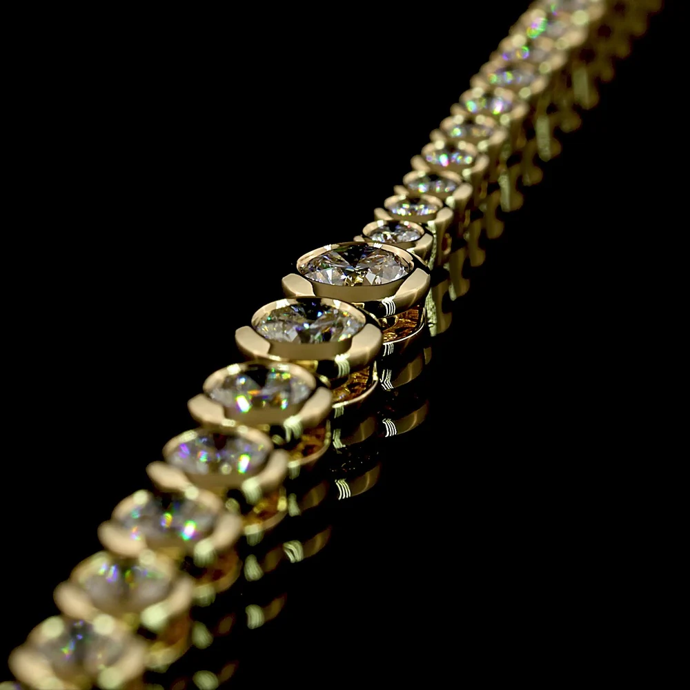 14K Yellow Gold Graduated Riviera Necklace with 133 Bezel-Set Round Lab Diamonds - 5.53 Total Carat Weight, E-F Color VS2 Clarity - Covaloro Fine Jewelry - Image 4