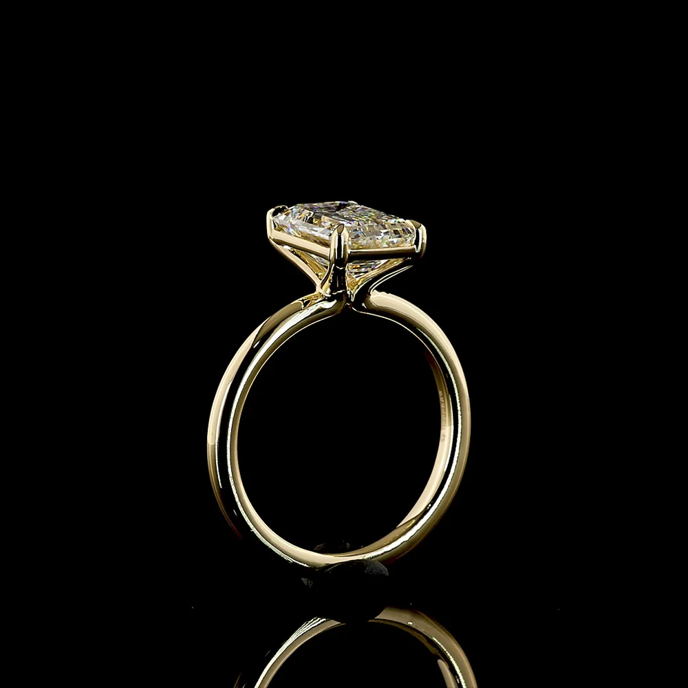 14K Yellow Gold North-South Emerald Cut Lab Diamond Solitaire Ring - 3.23 Carat Total Weight, E-F Color VS1 Clarity, IGI Certified - Covaloro Fine Jewelry - Image 4