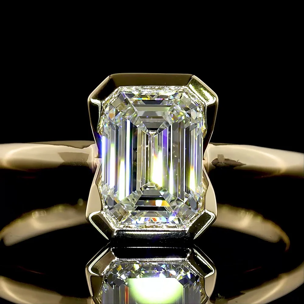 14K Yellow Gold North-South Half Bezel Solitaire Ring with 1.23 Carat Emerald Cut Lab Diamond - E-F Color, IF Clarity, IGI Certified - Covaloro Fine Jewelry - Image 2
