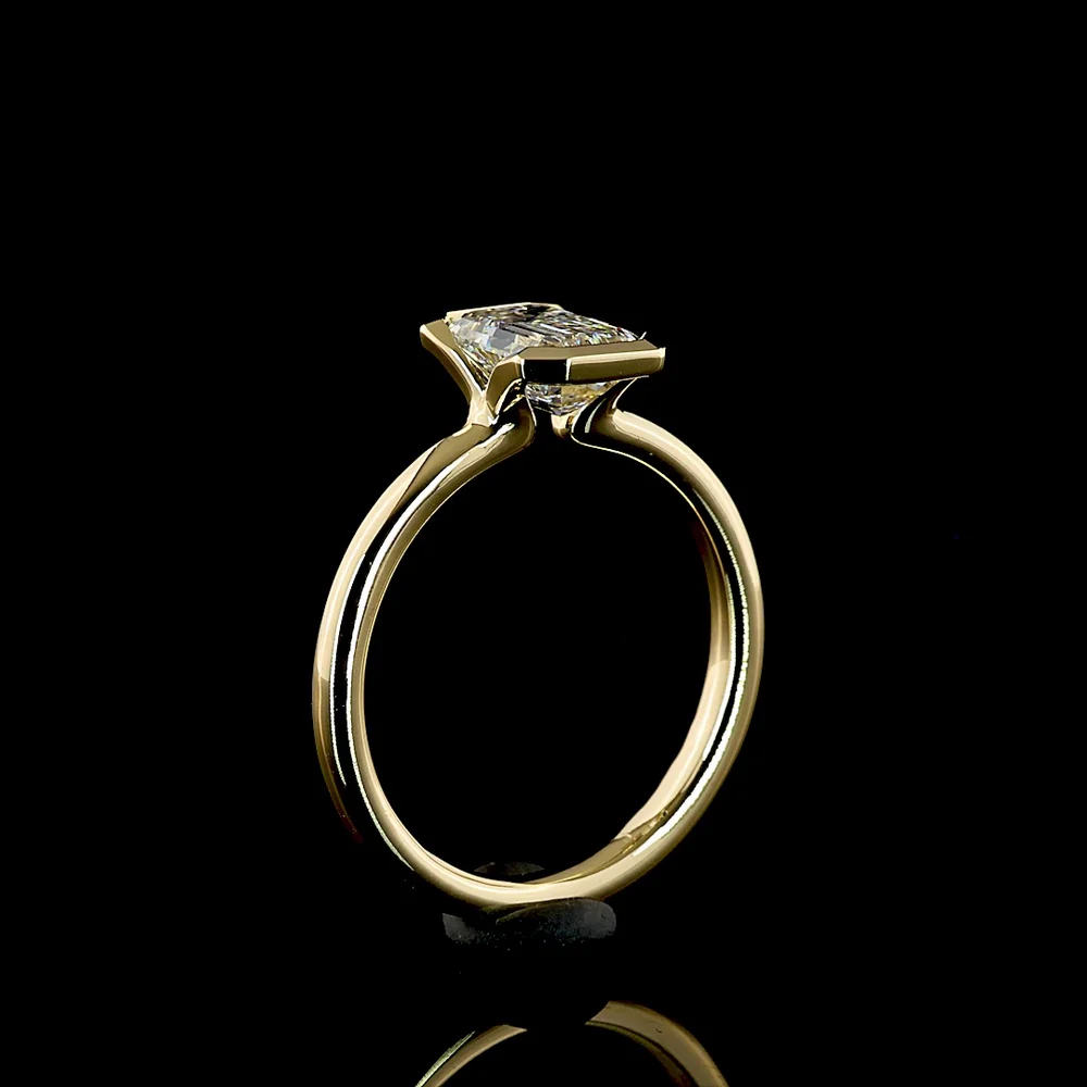 14K Yellow Gold North-South Half Bezel Solitaire Ring with 1.23 Carat Emerald Cut Lab Diamond - E-F Color, IF Clarity, IGI Certified - Covaloro Fine Jewelry - Image 4