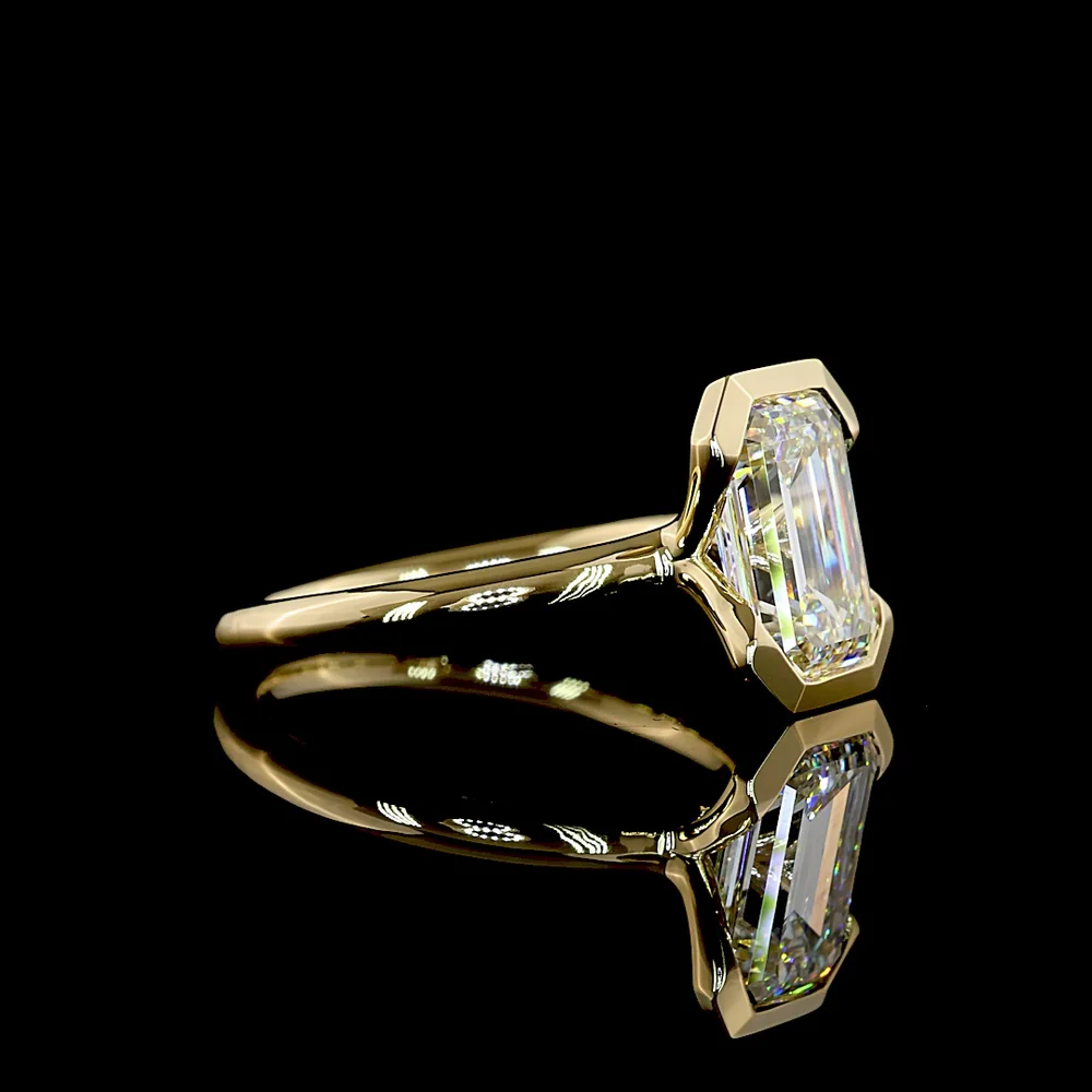 14K Yellow Gold North-South Half Bezel Solitaire Ring with 2.70 Carat IGI Certified Emerald Cut Lab Diamond - E-F Color, VVS2 Clarity - Covaloro Fine Jewelry - Image 2