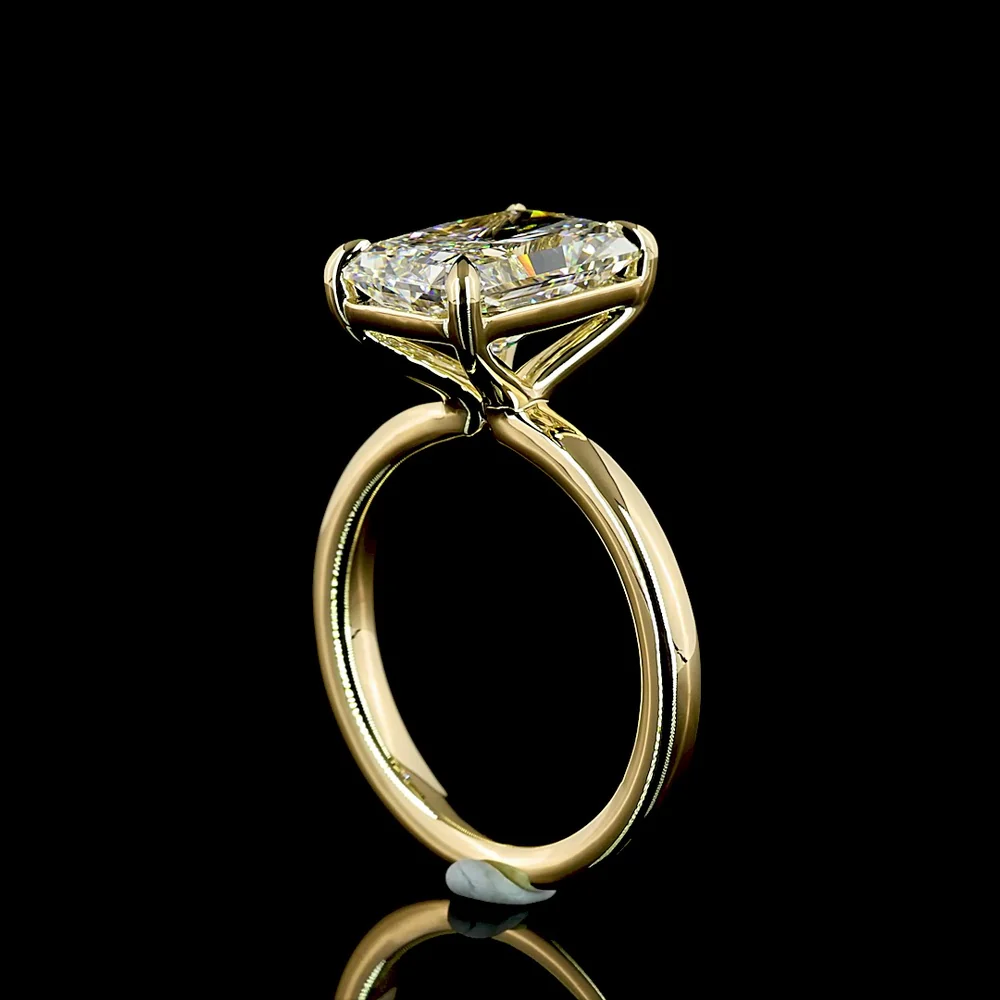 14K Yellow Gold North-South Solitaire Ring with 4.10 Carat Radiant Cut Lab Diamond - E VVS2 IGI Certified - Covaloro Fine Jewelry - Image 3