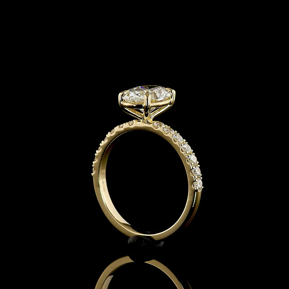 14K Yellow Gold Oval Solitaire Engagement Ring with Brilliant Cut Diamond Pavé Shank - 2.46 Carats Total Diamond Weight (IGI Certified) - Covaloro Fine Jewelry - Image 3