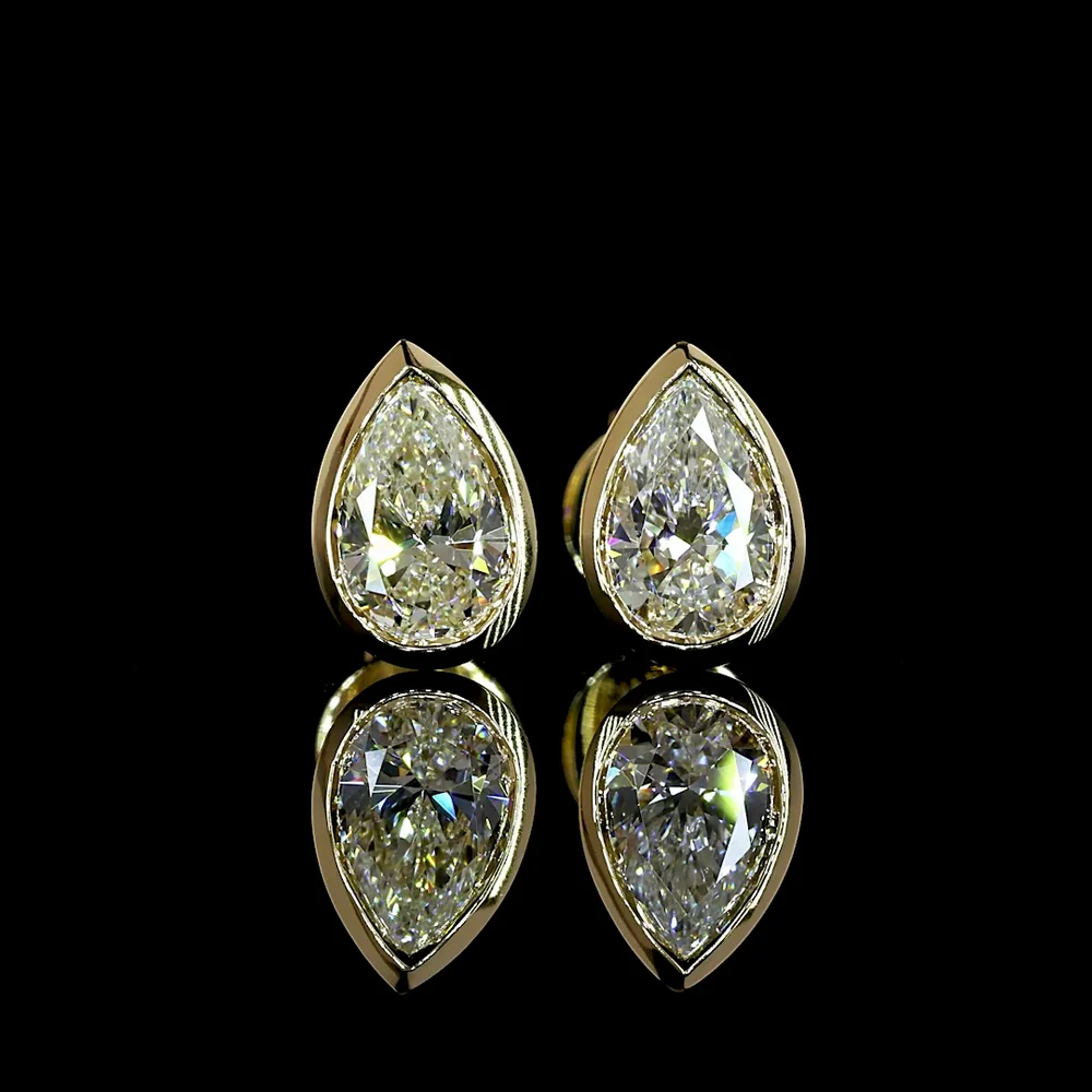 14K Yellow Gold Pear Shape Bezel Set Lab Diamond Stud Earrings - 1.00 Carats Total Weight, E-F VVS2, IGI Certified - Covaloro Fine Jewelry - Image 2