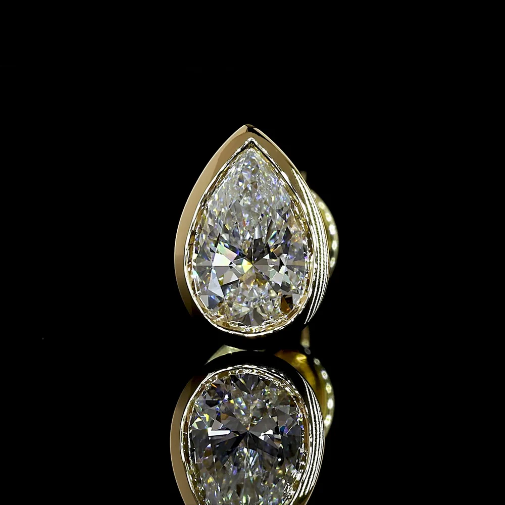 14K Yellow Gold Pear Shape Bezel Set Lab Diamond Stud Earrings - 1.00 Carats Total Weight, E-F VVS2, IGI Certified - Covaloro Fine Jewelry - Image 3