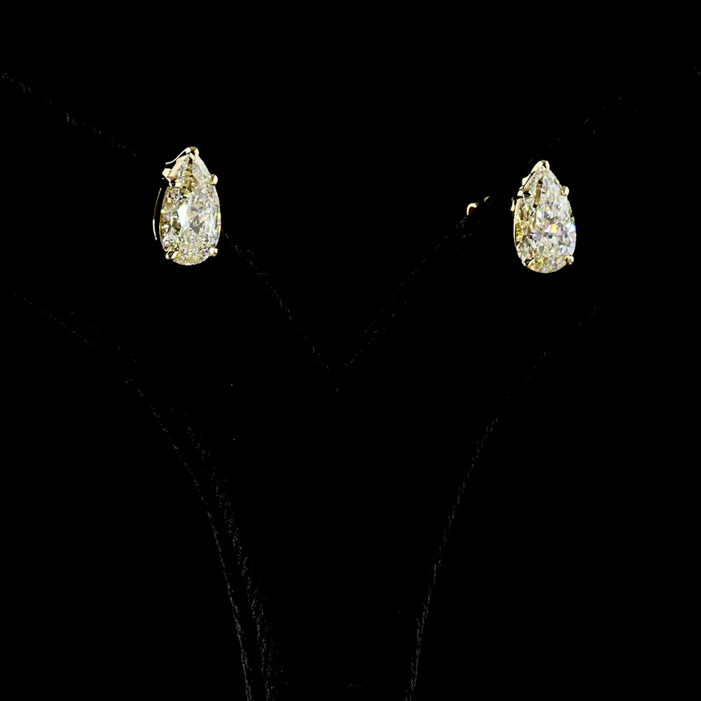 14K Yellow Gold Pear-Shape Lab Diamond Stud Earrings - 3.53 Total Carat Weight, E-F VVS2 IGI Certified - Covaloro Fine Jewelry - Image 3