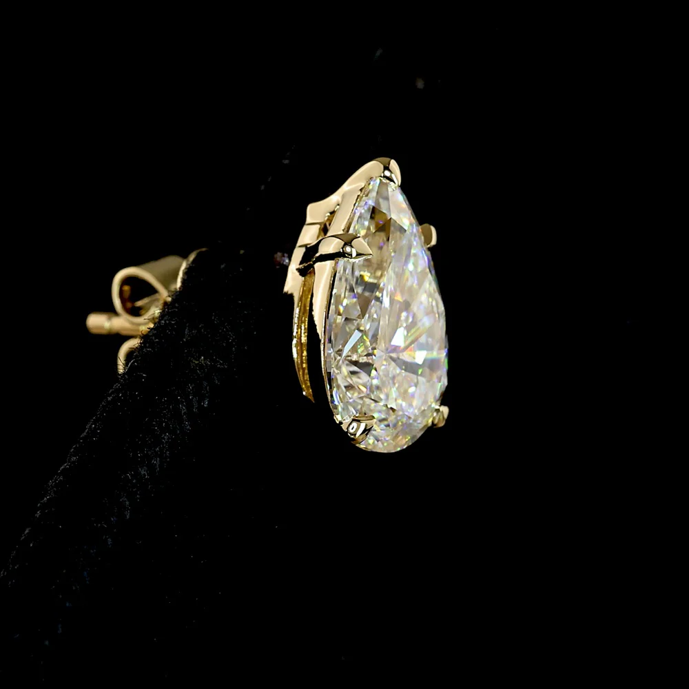 14K Yellow Gold Pear-Shape Lab Diamond Stud Earrings - 3.53 Total Carat Weight, E-F VVS2 IGI Certified - Covaloro Fine Jewelry - Image 4