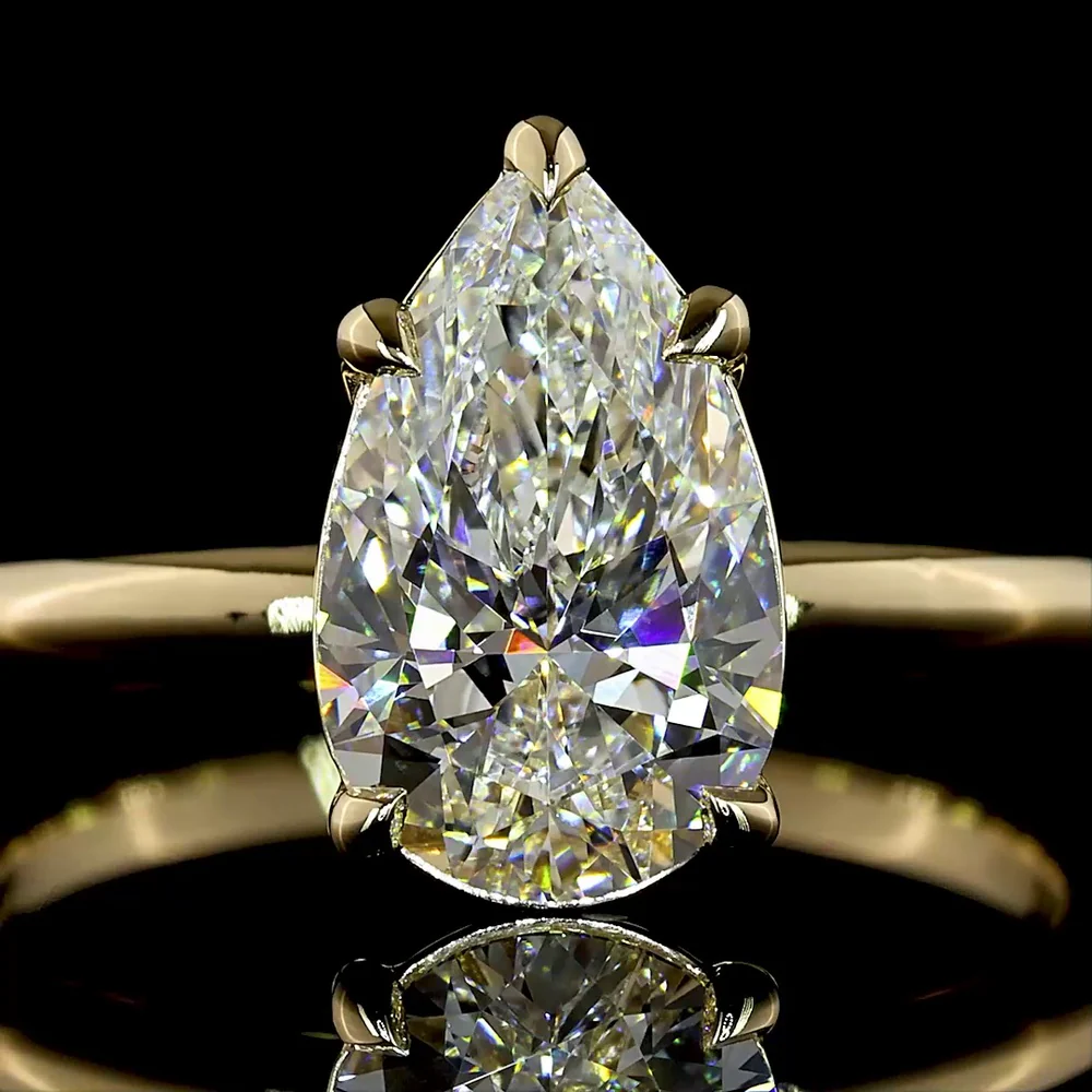 14K Yellow Gold Pear Shape Solitaire Ring with 2.00 Carat Lab-Grown Diamond - IGI Certified E-F VVS2 - Covaloro Fine Jewelry - Image 2