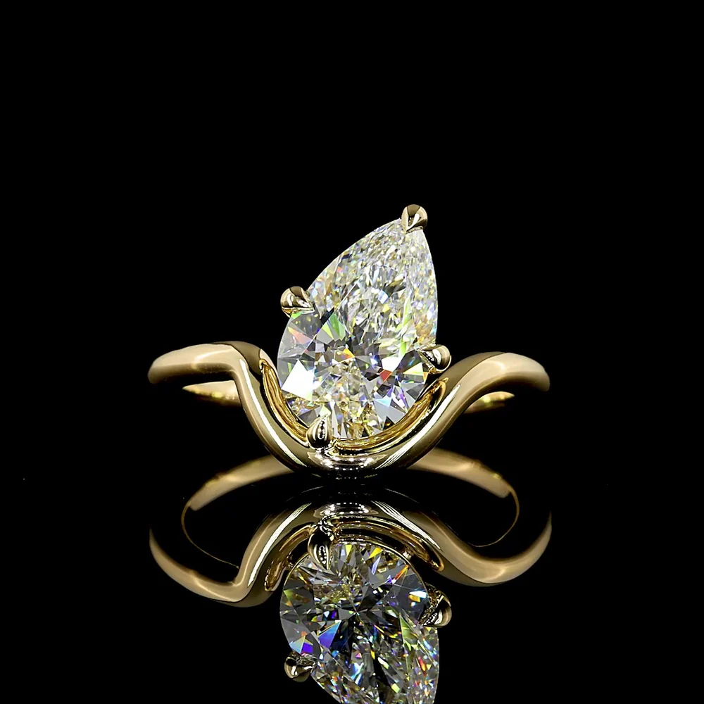 14K Yellow Gold Pear Shape Solitaire Ring with 2.12 Carat Lab Grown Diamond E-F VVS2 - IGI Certified - Covaloro Fine Jewelry