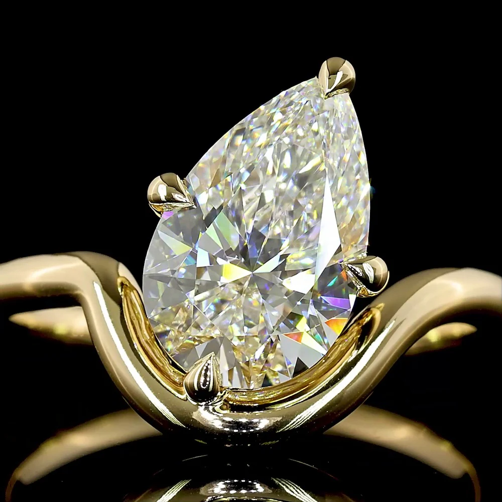 14K Yellow Gold Pear Shape Solitaire Ring with 2.12 Carat Lab Grown Diamond E-F VVS2 - IGI Certified - Covaloro Fine Jewelry - Image 2