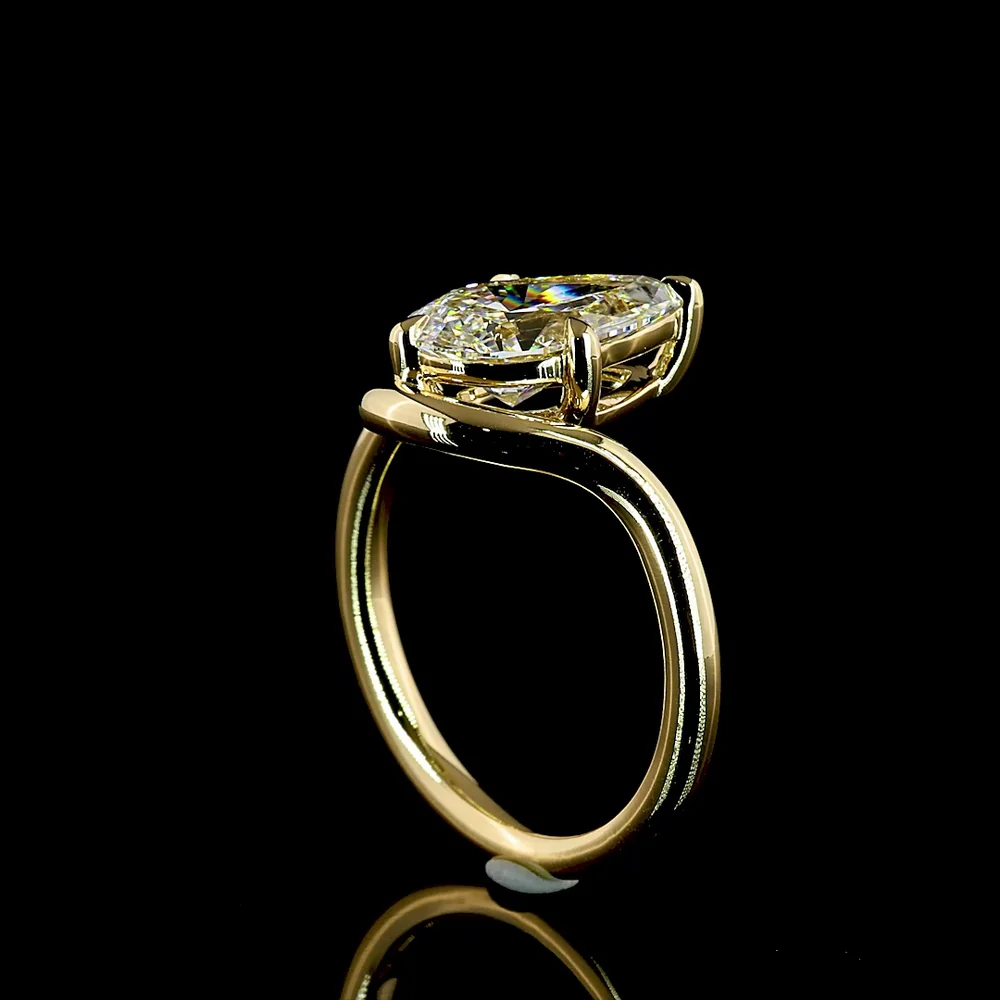 14K Yellow Gold Pear Shape Solitaire Ring with 2.12 Carat Lab Grown Diamond E-F VVS2 - IGI Certified - Covaloro Fine Jewelry - Image 3