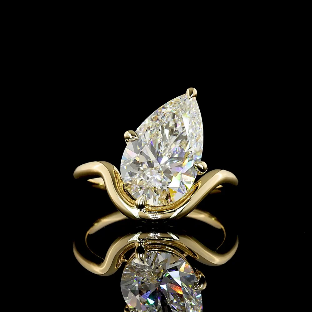 14K Yellow Gold Pear Shape Special Ring with Inclined Prong Set Lab Diamond - 4.14 Carat Total Weight E-F VVS2 IGI Certified - Covaloro Fine Jewelry