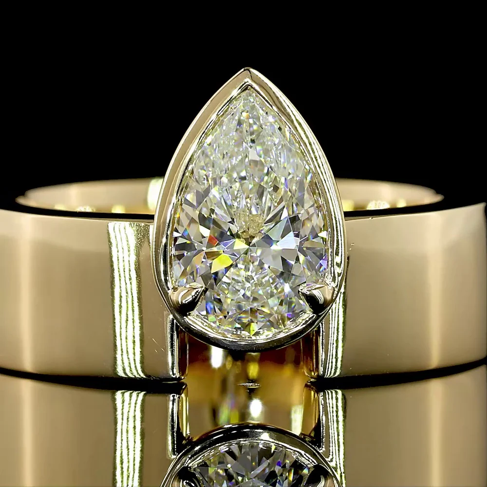 14K Yellow Gold Pear-Shaped Solitaire Ring with 1.10 Carat Lab-Grown Diamond - E-F Color VS1 Clarity, Bezel-Prong Setting - Covaloro Fine Jewelry - Image 2