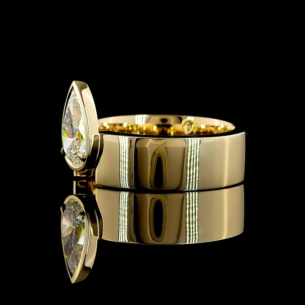 14K Yellow Gold Pear-Shaped Solitaire Ring with 1.10 Carat Lab-Grown Diamond - E-F Color VS1 Clarity, Bezel-Prong Setting - Covaloro Fine Jewelry - Image 4