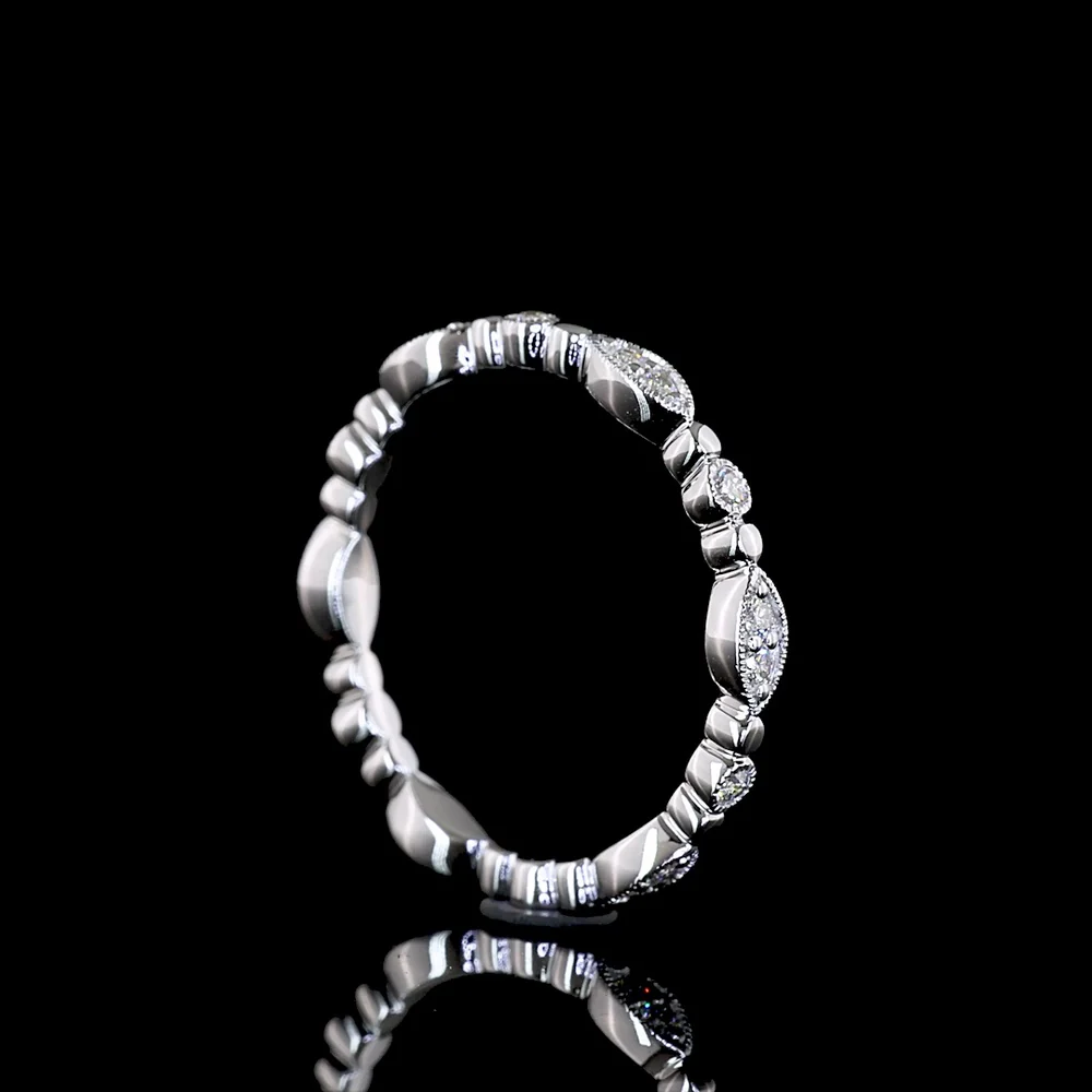 18K White Gold Alternating Eternity Band with Round Brilliant Cut Lab Diamonds - 0.21 Carats Total Diamond Weight - Covaloro Fine Jewelry - Image 3