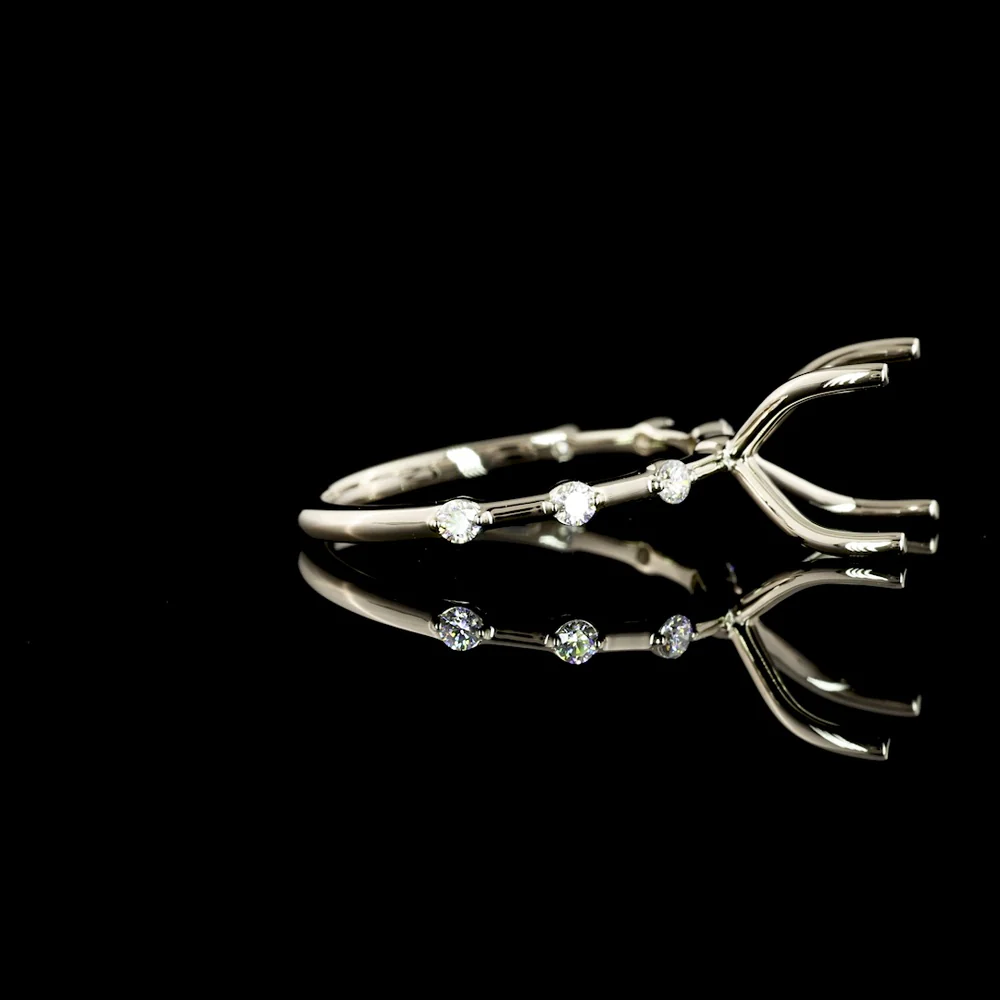 18K White Gold Solitaire Ring with Crisscross Shank and Round Brilliant Cut Lab Diamonds - 3.15 Carat Total Diamond Weight (3.00 Carats Center, 0.15 Carats Accents) GIA Certified E VS1 - Covaloro Fine Jewelry - Image 2