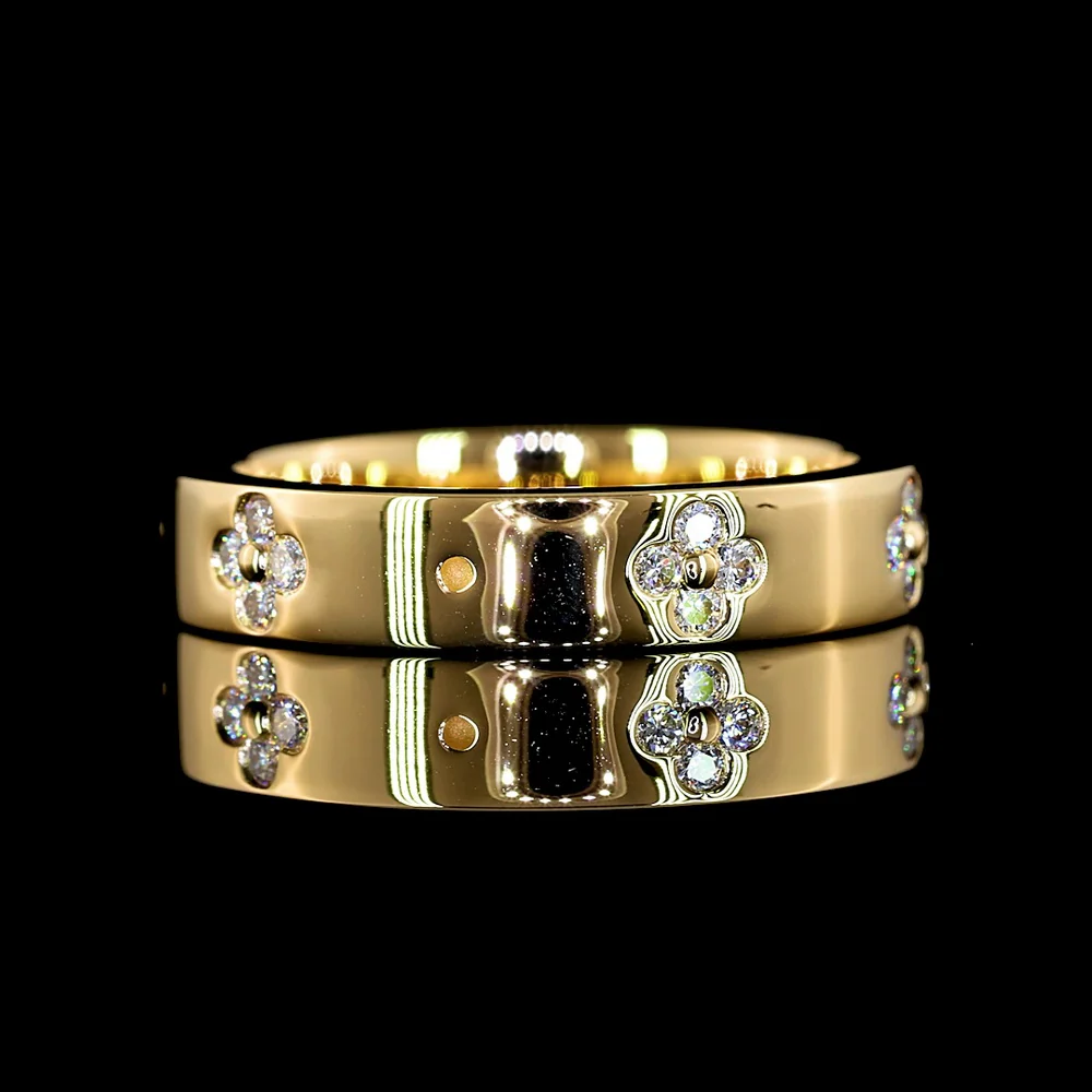 18K Yellow Gold Eternity Band with 16 Flush Set Round Brilliant Cut Lab Diamonds - 0.19 Carat Total Weight - Covaloro Fine Jewelry