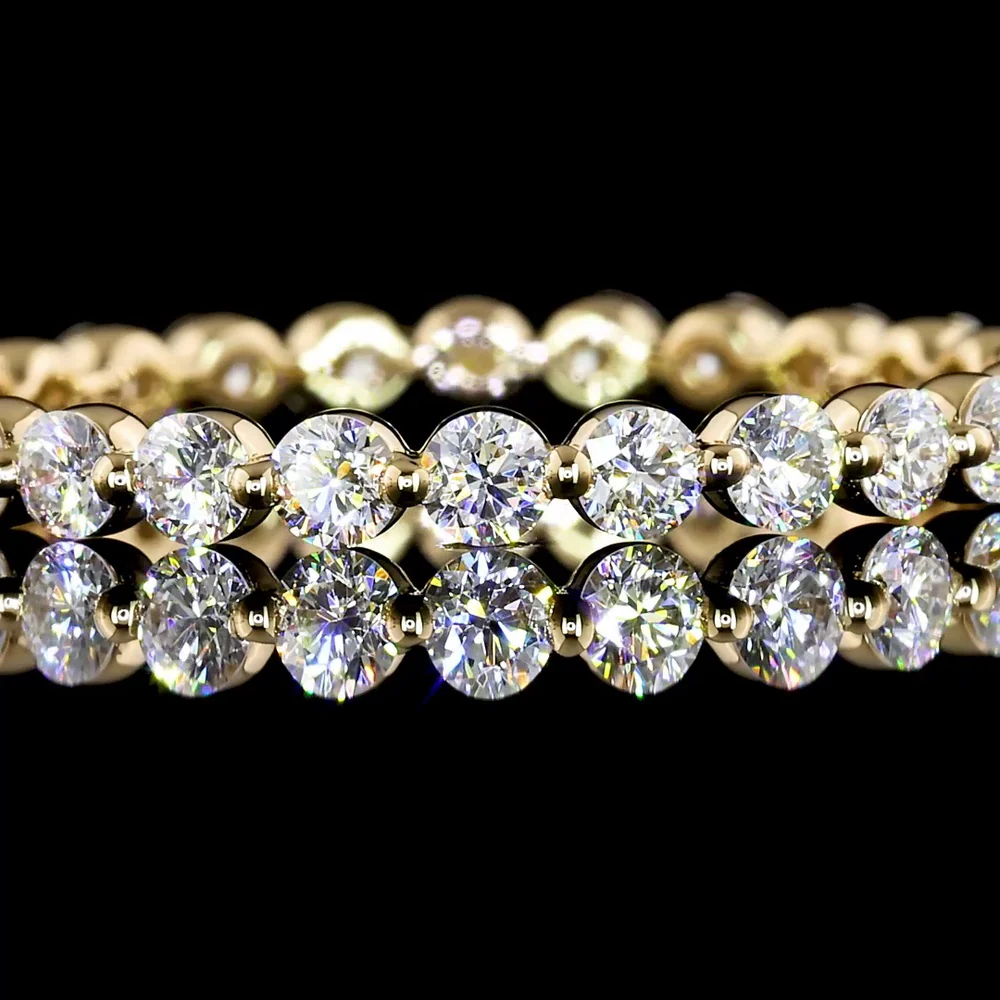 18K Yellow Gold Eternity Band with 26 Round Brilliant Cut Lab Diamonds - 0.85 Carat Total Weight - Covaloro Fine Jewelry - Image 3