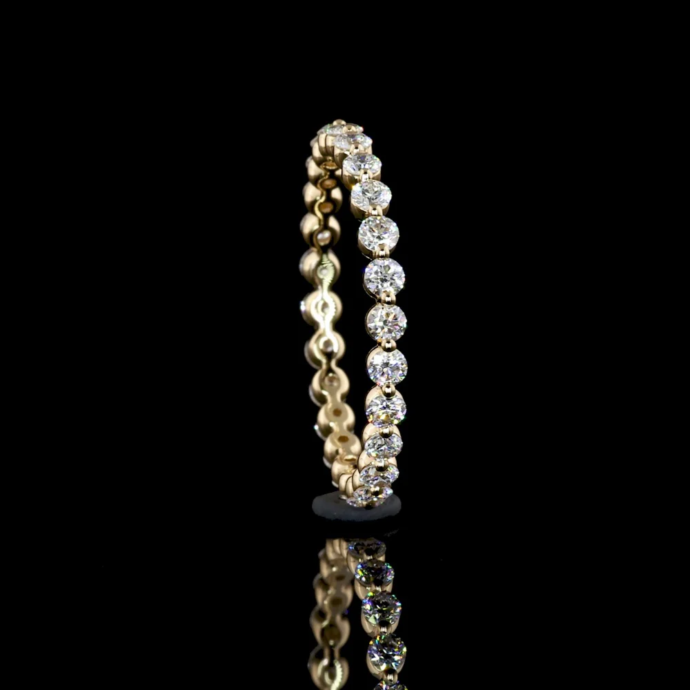18K Yellow Gold Eternity Band with 26 Round Brilliant Cut Lab Diamonds - 0.85 Carat Total Weight - Covaloro Fine Jewelry - Image 4