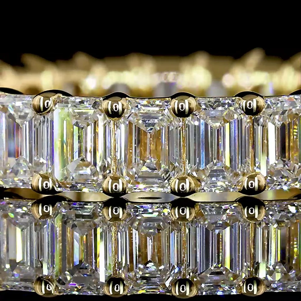 18K Yellow Gold Eternity Band with 27 Prong-Set Emerald Cut Lab Diamonds - 3.06 Carat Total Weight - Covaloro Fine Jewelry - Image 2