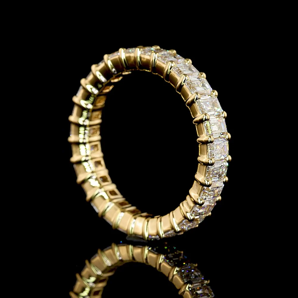18K Yellow Gold Eternity Band with 27 Prong-Set Emerald Cut Lab Diamonds - 3.06 Carat Total Weight - Covaloro Fine Jewelry - Image 3