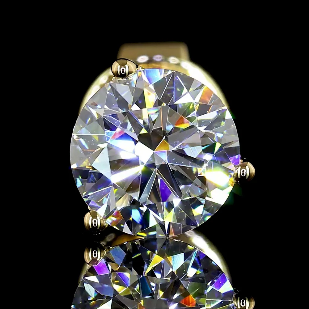 18K Yellow Gold Round Brilliant Cut Martini Stud Earrings with Lab Diamonds - 0.78 Carat Total Weight (E-F Color, VS2 Clarity, IGI Certified) - Covaloro Fine Jewelry - Image 3
