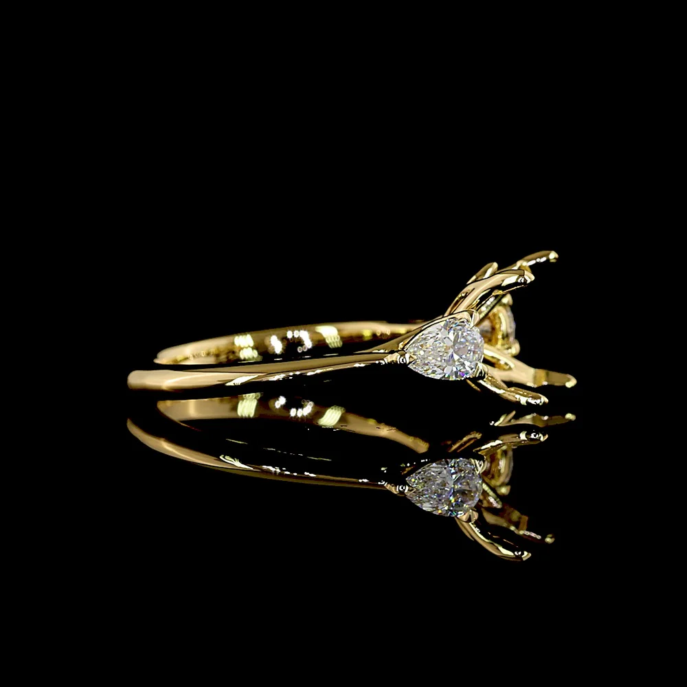 18K Yellow Gold Three-Stone Ring with 2.15 Carat Round Brilliant Lab Diamond (GIA D VVS2) and 0.41 Carat Pear Shape Lab Diamond Sides - 2.56 Carat Total Diamond Weight - Covaloro Fine Jewelry - Image 2