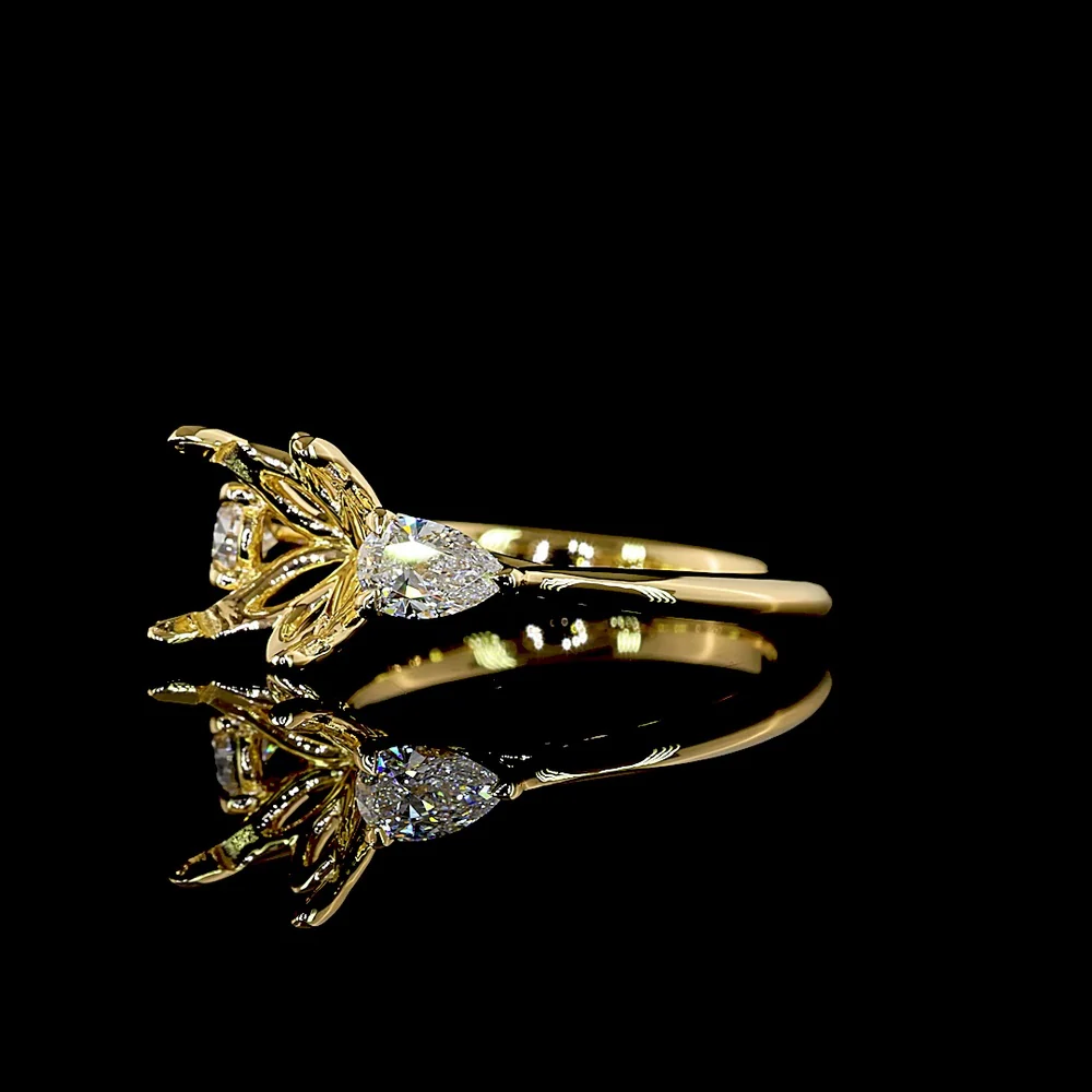 18K Yellow Gold Three-Stone Ring with 2.15 Carat Round Brilliant Lab Diamond (GIA D VVS2) and 0.41 Carat Pear Shape Lab Diamond Sides - 2.56 Carat Total Diamond Weight - Covaloro Fine Jewelry - Image 3