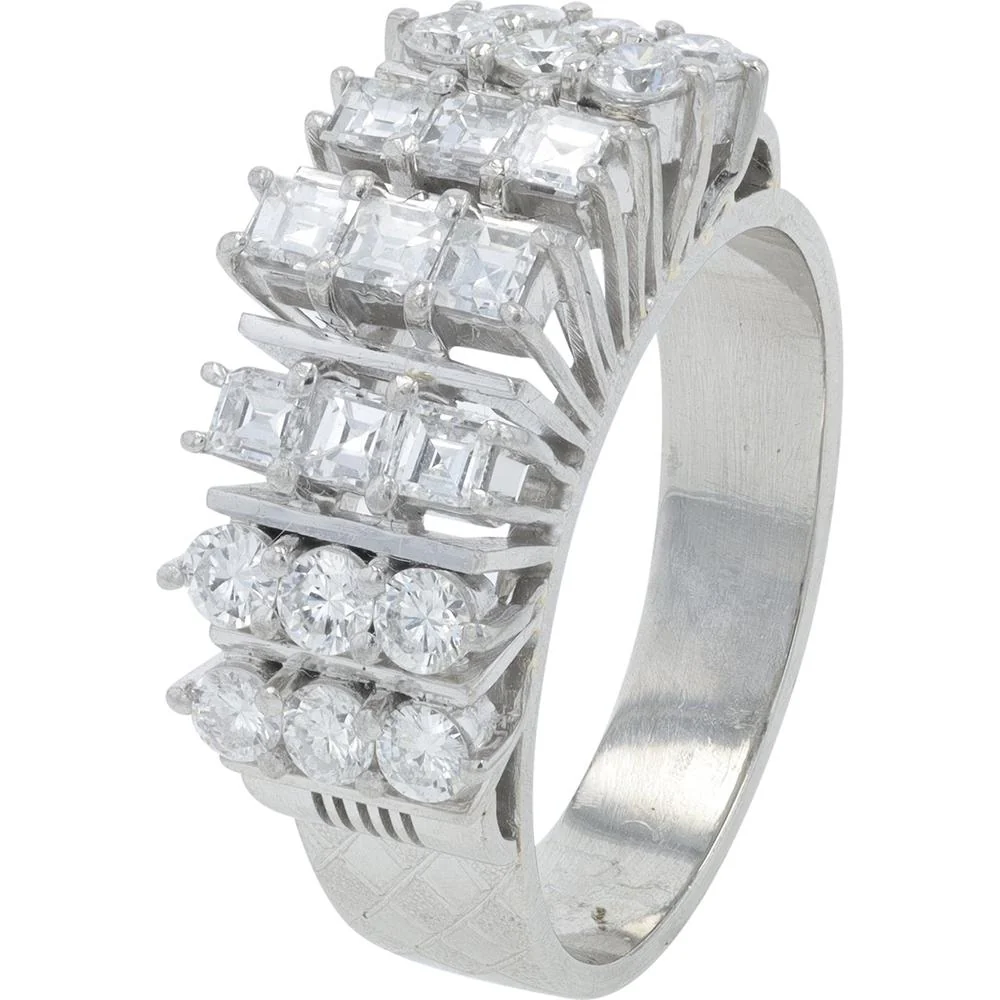 Platinum 0.99 Carat Total Weight Diamond Ring with Round and Princess Cut Diamonds