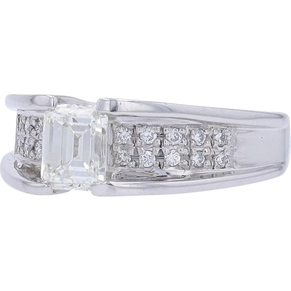 Platinum 1.021 CTR Diamond Ring with Brilliant Cut Diamonds - 1.151 Carat Total Diamond Weight - Image 2